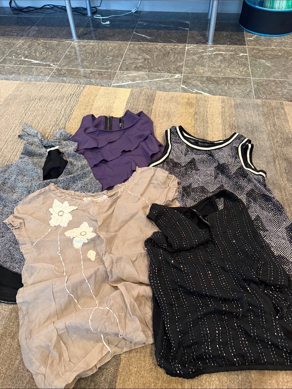 5 different tops all size small